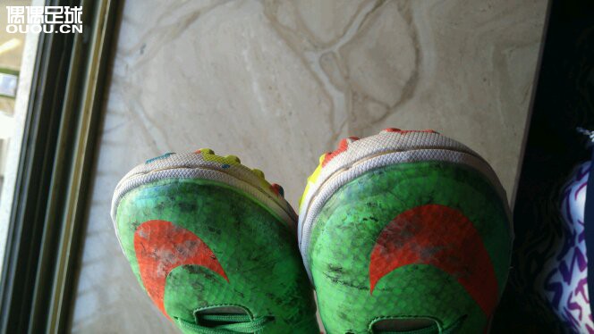 刺客9AG换底TF
这是我最合脚的鞋,操了一年半,断底了。