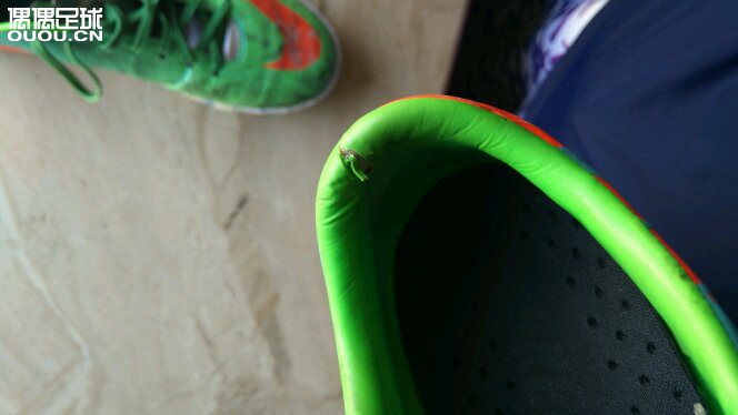 刺客9AG换底TF
这是我最合脚的鞋,操了一年半,断底了。