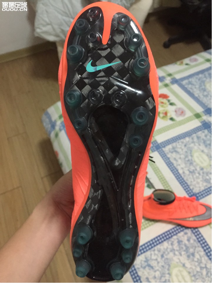 大家来给鉴定一下这双sf4!各位兄弟过来看一看,最近囤了一双sf4,实在太难买了。