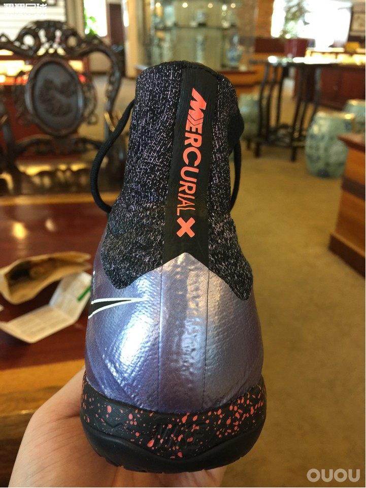 请大家帮忙鉴定下 这鞋正吗?