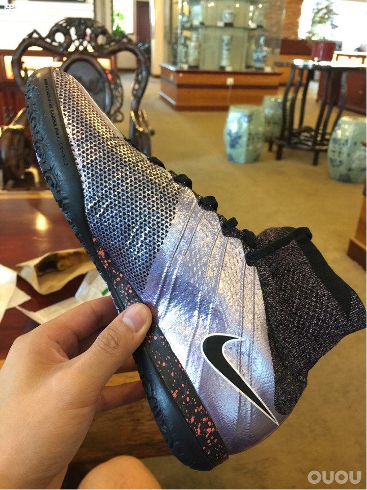 请大家帮忙鉴定下 这鞋正吗?