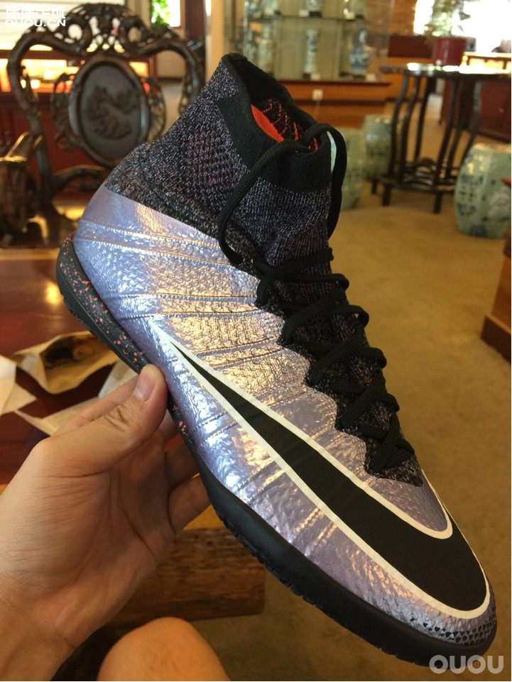 请大家帮忙鉴定下 这鞋正吗?