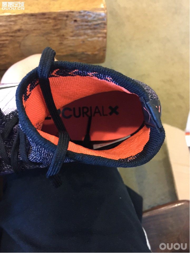 请大家帮忙鉴定下 这鞋正吗?