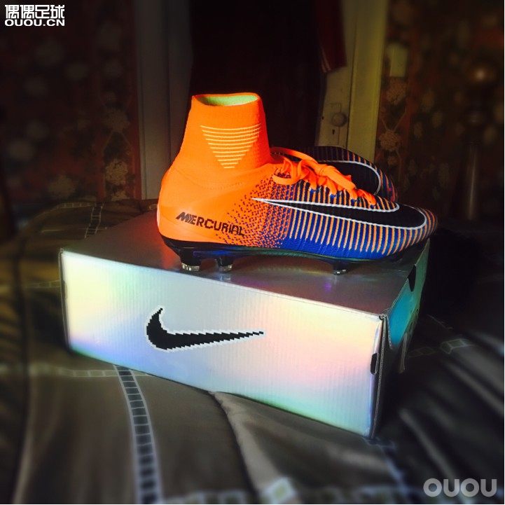 费尽周折才得到的鞋子 开心?