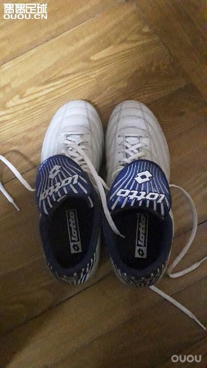 请各位高手大神鉴定一下这款lotto 是zhero系列的哪一款,什么级别,鞋面什么材料,2007年购买的。