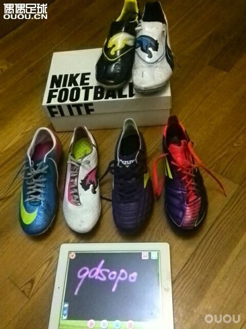 请教各位一个问题,刺客十代次顶面料和刺客九代一样吗?