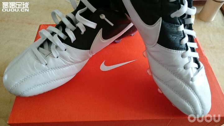 请大神鉴定:NIKE The Premier SE袋鼠皮限量款足球鞋 827140-011真假及价格,谢谢!