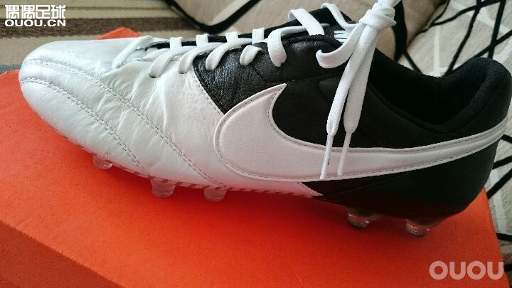 请大神鉴定:NIKE The Premier SE袋鼠皮限量款足球鞋 827140-011真假及价格,谢谢!