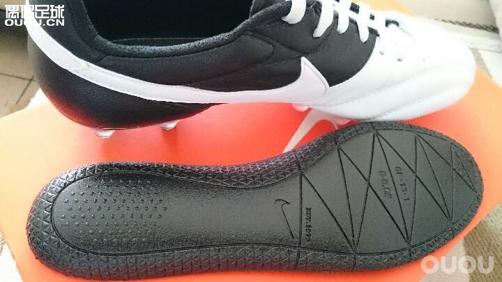请大神鉴定:NIKE The Premier SE袋鼠皮限量款足球鞋 827140-011真假及价格,谢谢!