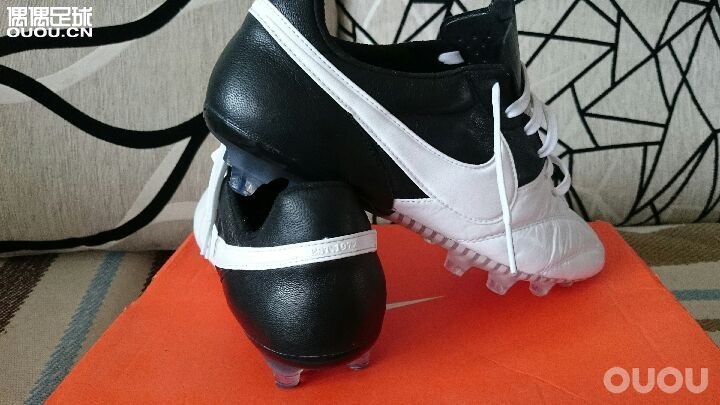 请大神鉴定:NIKE The Premier SE袋鼠皮限量款足球鞋 827140-011真假及价格,谢谢!