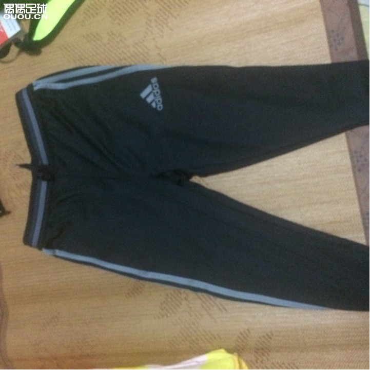 求鉴定裤子真假!