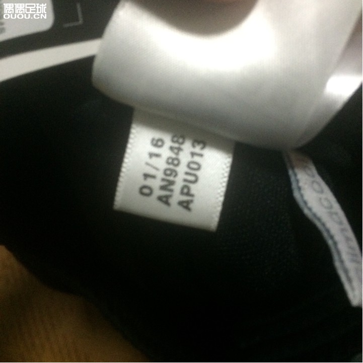 求鉴定裤子真假!