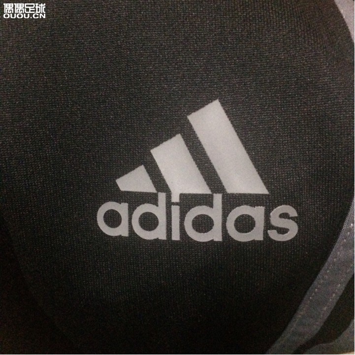 求鉴定裤子真假!