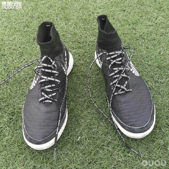 好不容易上场草坪!好开心!偶偶鞋带真心棒!