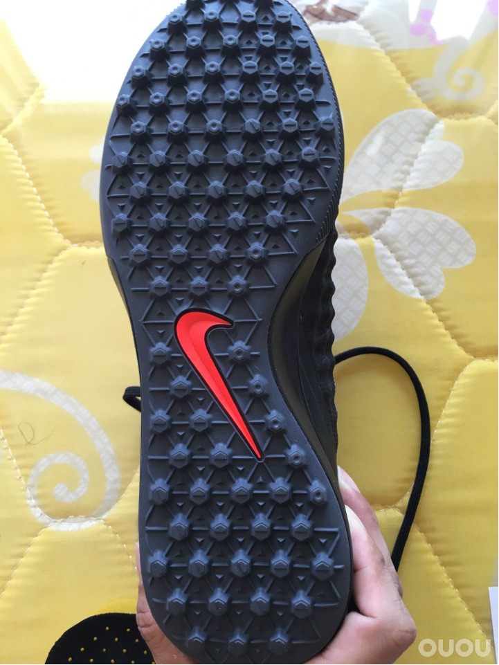 论坛收来的鬼牌2黑色超顶级,没有鞋盒鞋袋,摸起来感觉不是很好,不能确定真假,论坛大神能帮鉴定一下吗?