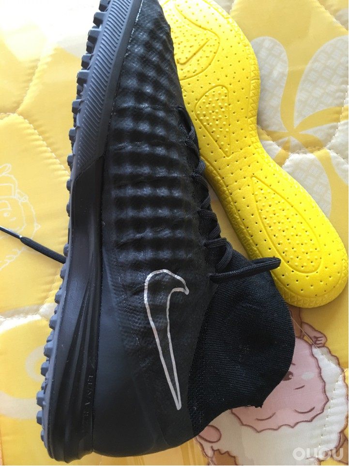 论坛收来的鬼牌2黑色超顶级,没有鞋盒鞋袋,摸起来感觉不是很好,不能确定真假,论坛大神能帮鉴定一下吗?