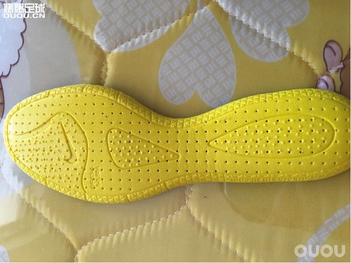 论坛收来的鬼牌2黑色超顶级,没有鞋盒鞋袋,摸起来感觉不是很好,不能确定真假,论坛大神能帮鉴定一下吗?