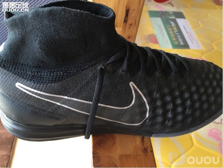 论坛收来的鬼牌2黑色超顶级,没有鞋盒鞋袋,摸起来感觉不是很好,不能确定真假,论坛大神能帮鉴定一下吗?