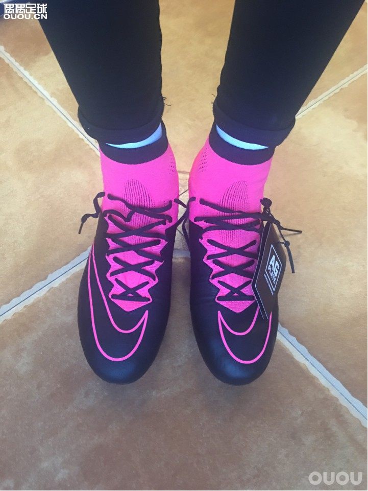 到了一双sf4袋鼠皮,留着天凉了穿,和越南产鬼牌相比波产真是超它几条街,非常软,舒服。