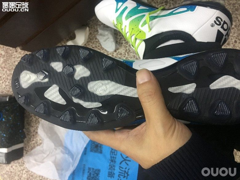 新入手的ADIDAS  X15.1AG (白)请大神鉴定下