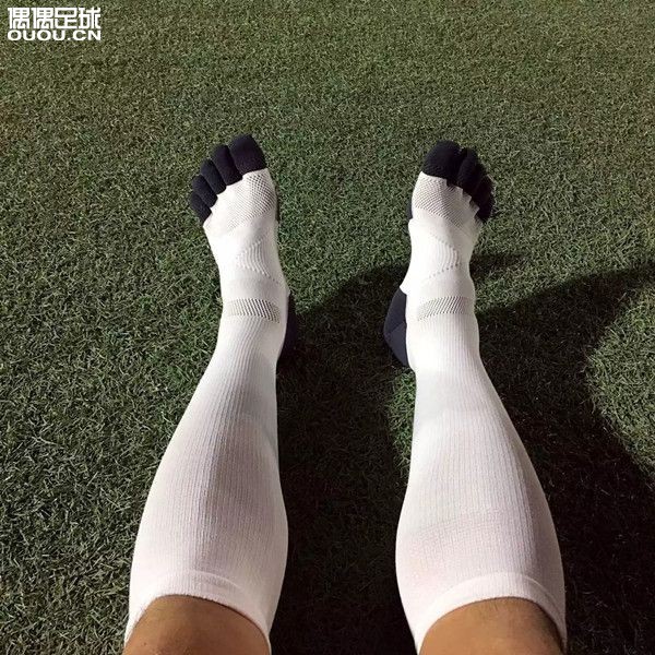 女生会觉得足球袜丑吗,女生会觉得足球袜丑吗知乎