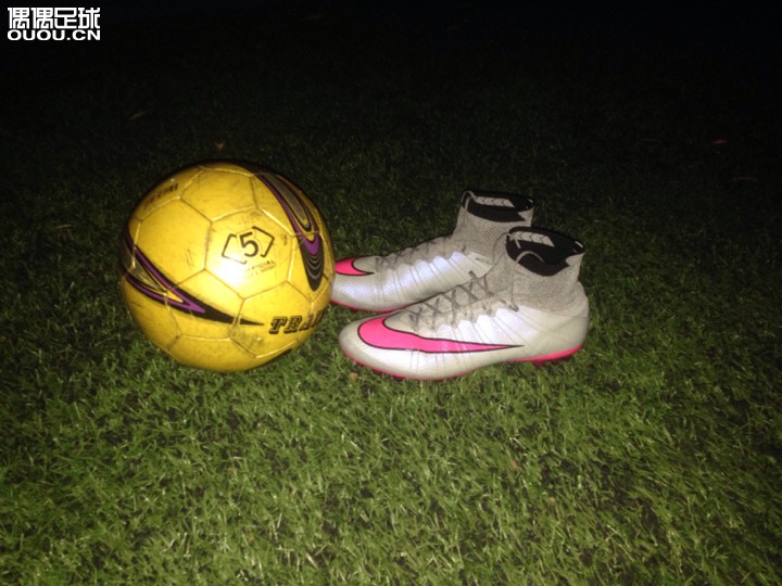 晚上只有我和足球  ??