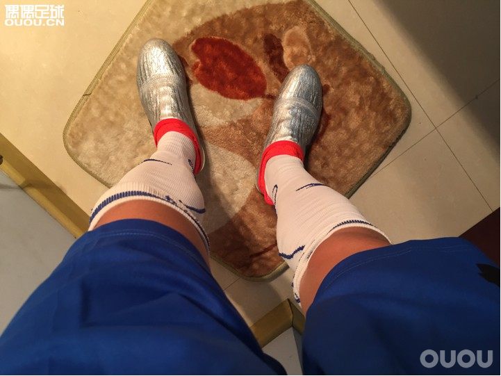 迟迟入手得欧洲杯配色。