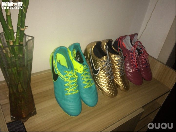 晒鞋啦!虽然不是什么超顶,但是绝对销量!!