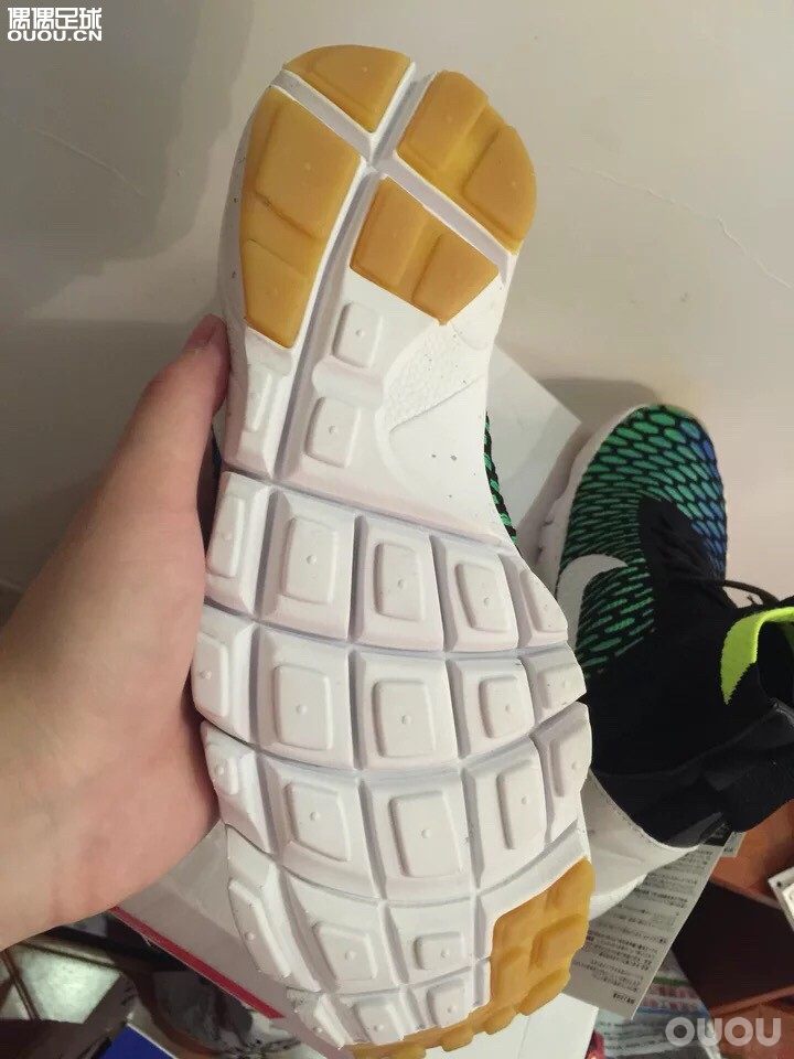 请问各位大神这鞋是正品吗?