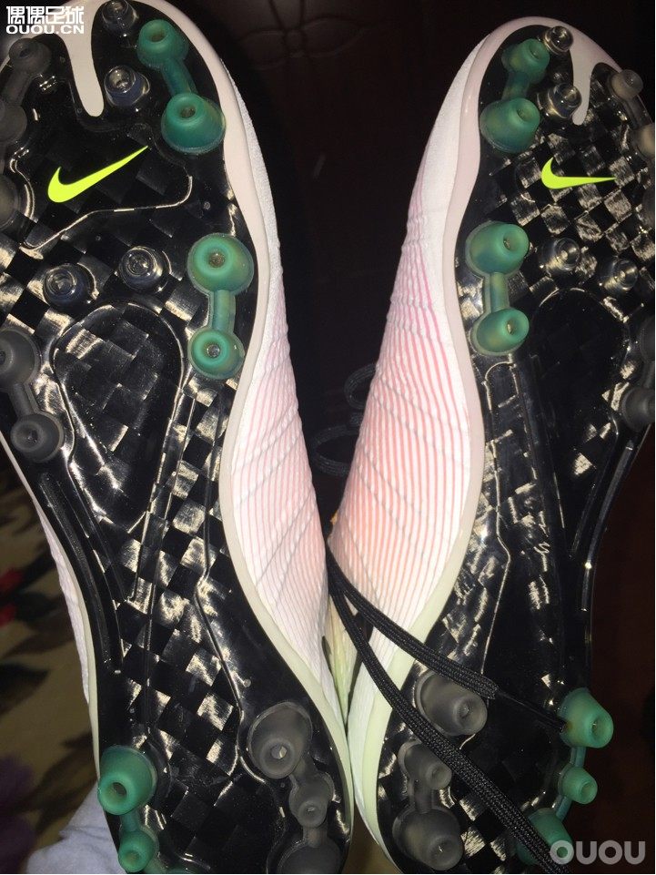 麻烦各位帮忙鉴定一下彩虹sf4 ag。多谢!!