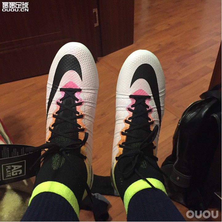 麻烦各位帮忙鉴定一下彩虹sf4 ag。多谢!!