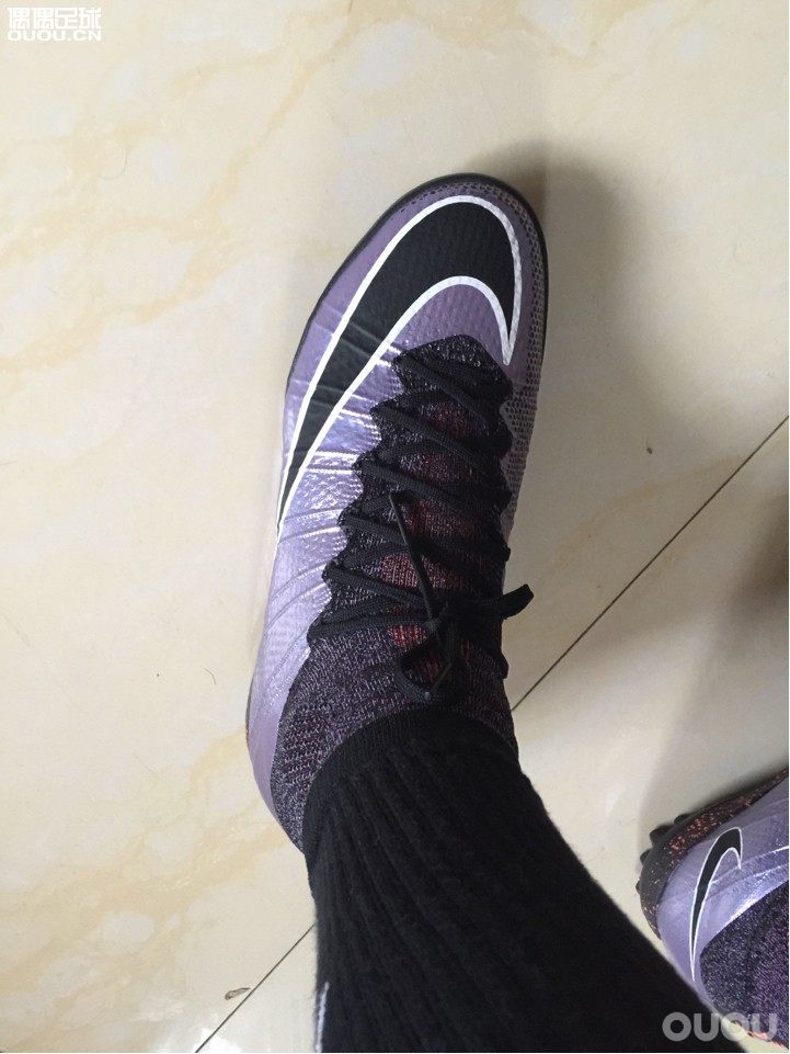 刚快递送来一双鞋子,帮看看,随便问下鞋子码数问题,这是255的鞋子。