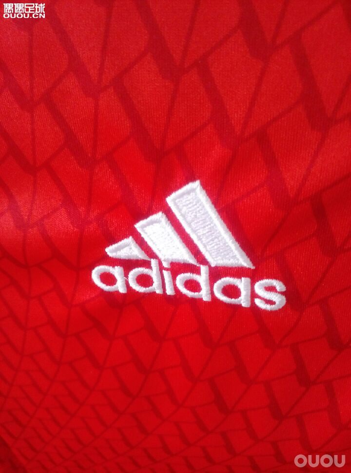 请大家鉴定一下国足球衣呀,阿迪达斯的。老款球衣一件。