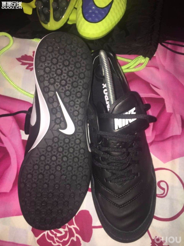 手里剩下的鞋子