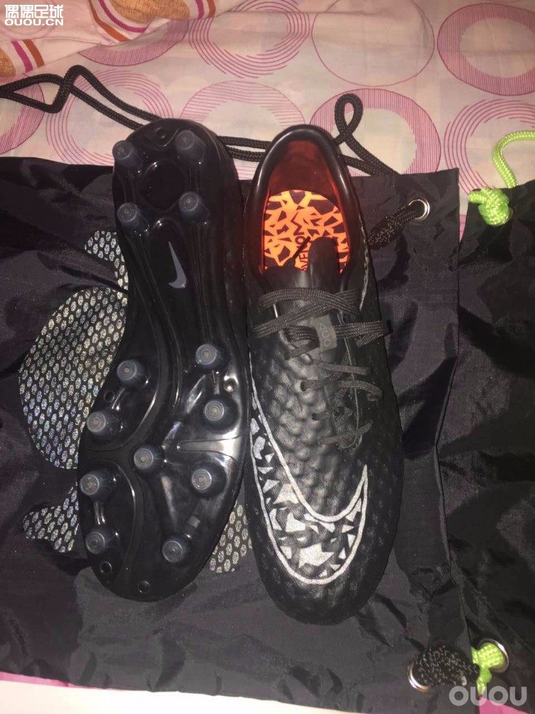 手里剩下的鞋子