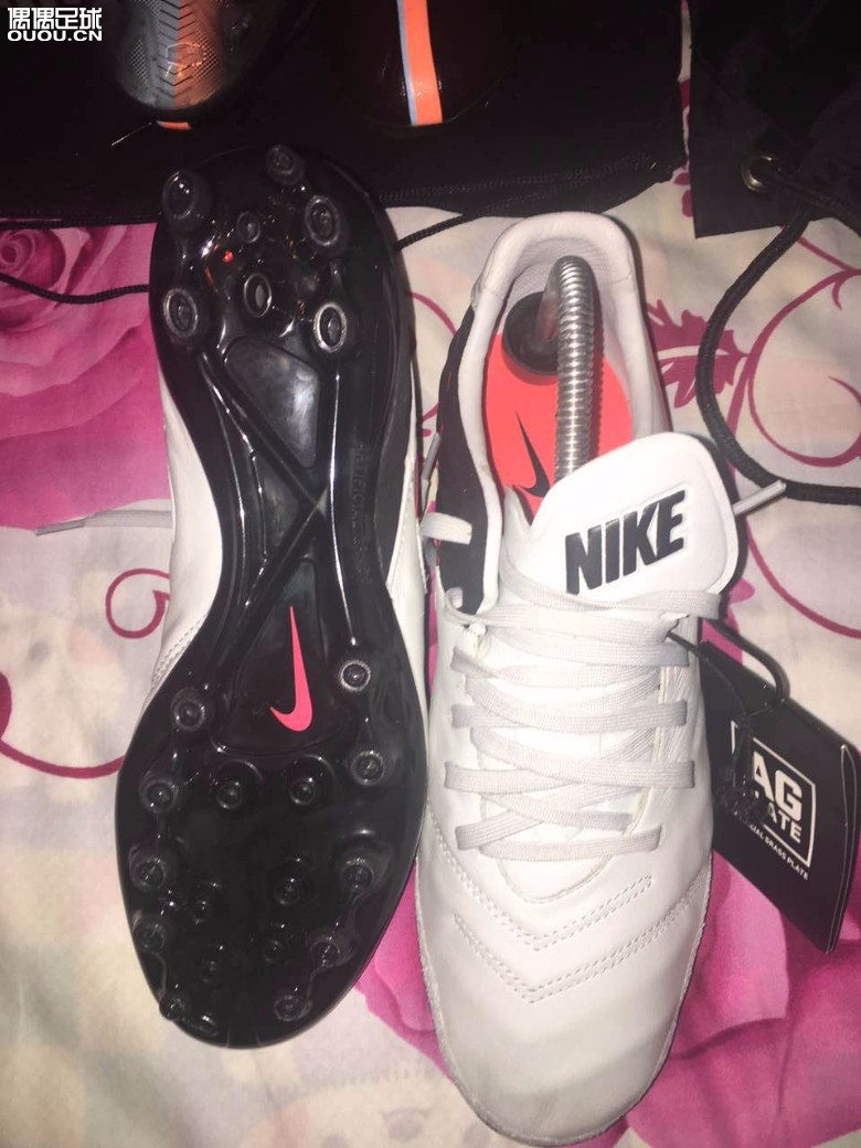 手里剩下的鞋子