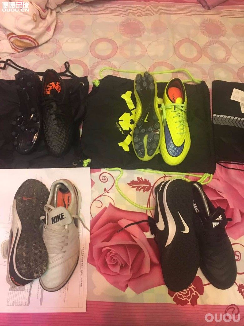 手里剩下的鞋子