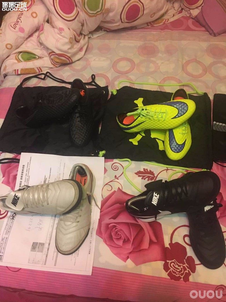 手里剩下的鞋子