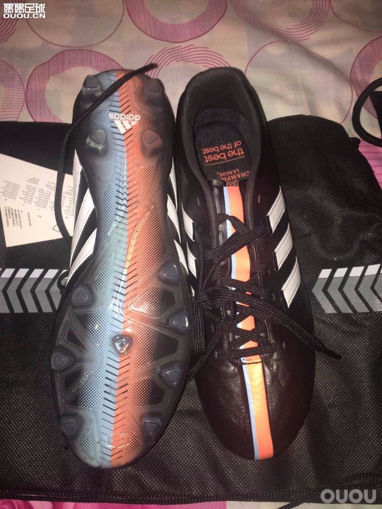 手里剩下的鞋子