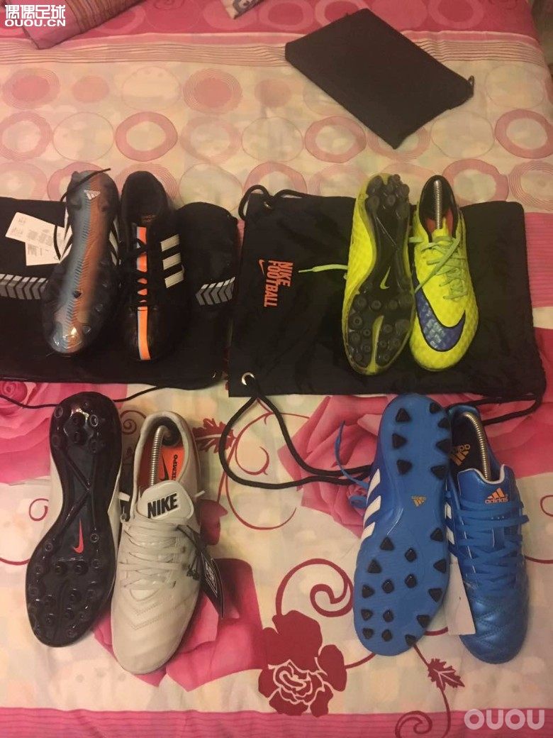 手里剩下的鞋子