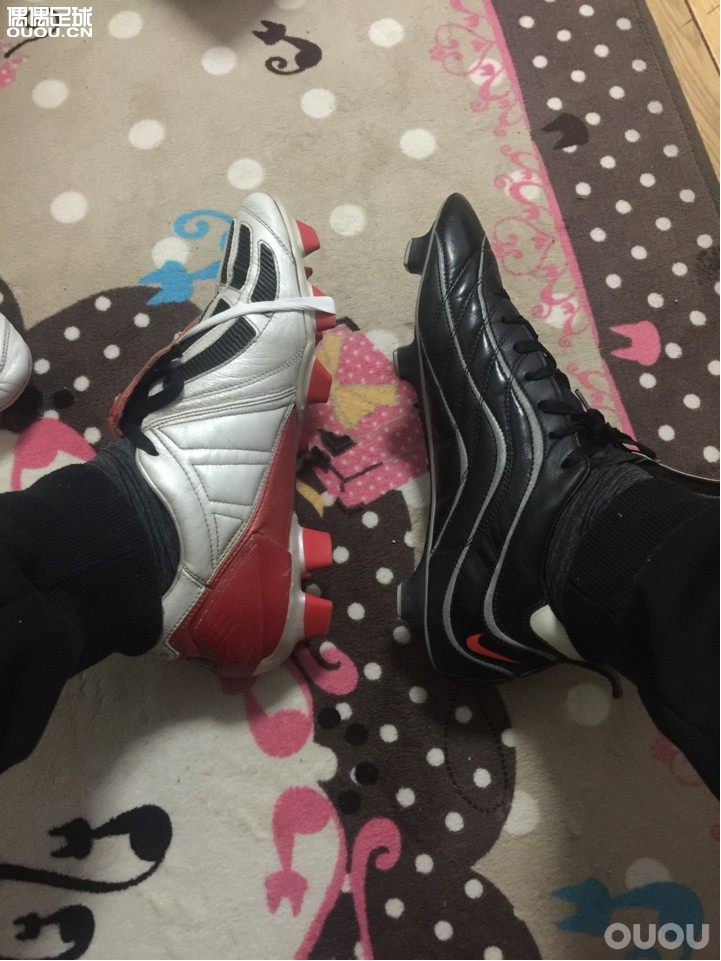 左脚一只鹰 右脚黑水星。下场就这么穿了。