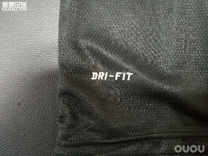 求鉴定什么版本?是耐克正品吗?价值多少?