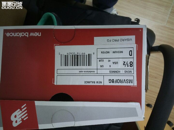 一直很喜欢NB的球鞋,最近在淘宝上看到一家名字叫暴风足球的。