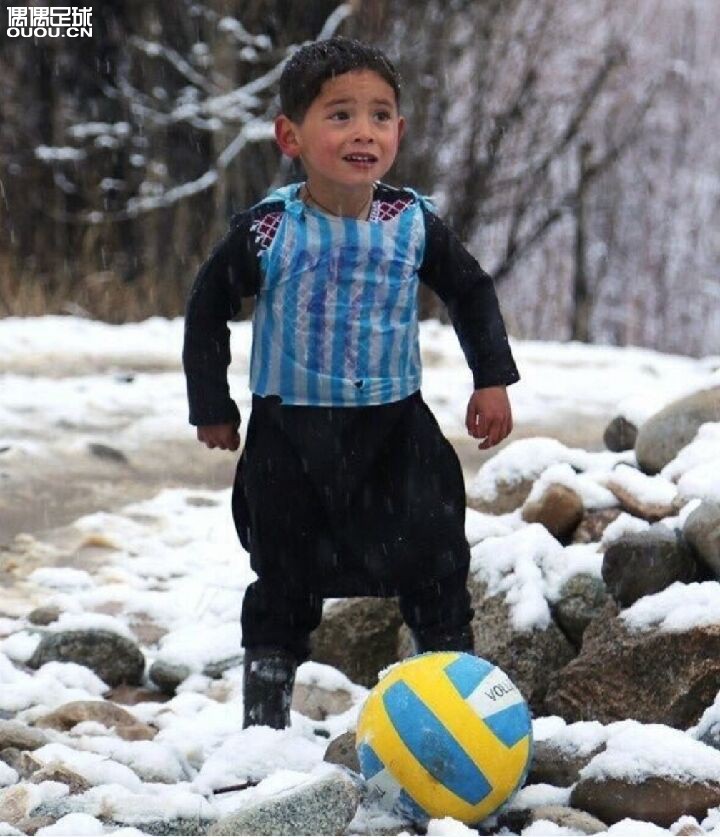 阿富汗的小盆友穿着塑料袋球衣都要踢球,我们有什么理由去懒惰呢?减肥坚持就是胜利!