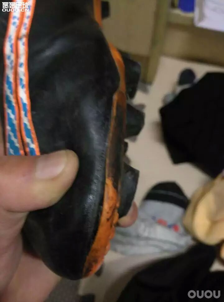 新买的毒锋二2,下地一场居然烂成这样子,我真是醉了。请大家帮我鉴定一下,我是不是买到PT货啦?