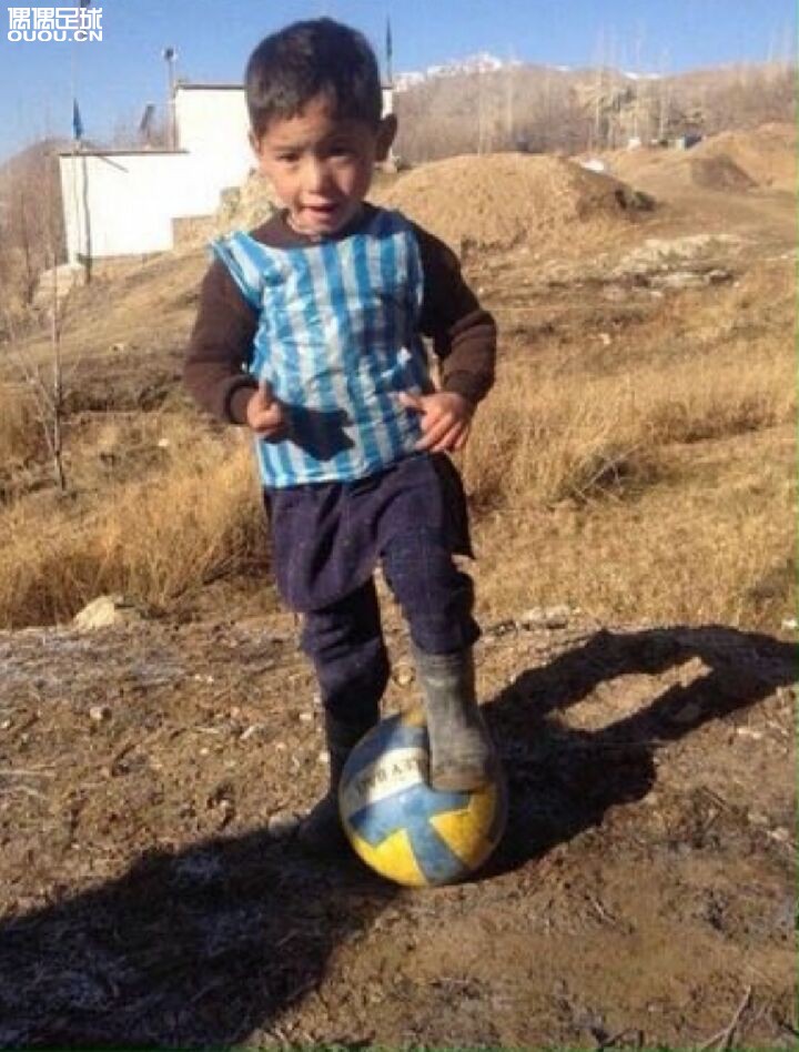 阿富汗的小盆友穿着塑料袋球衣都要踢球,我们有什么理由去懒惰呢?减肥坚持就是胜利!