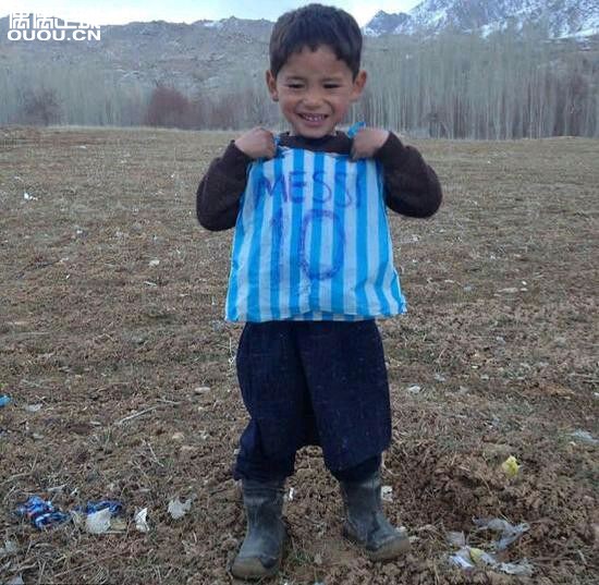 阿富汗的小盆友穿着塑料袋球衣都要踢球,我们有什么理由去懒惰呢?减肥坚持就是胜利!