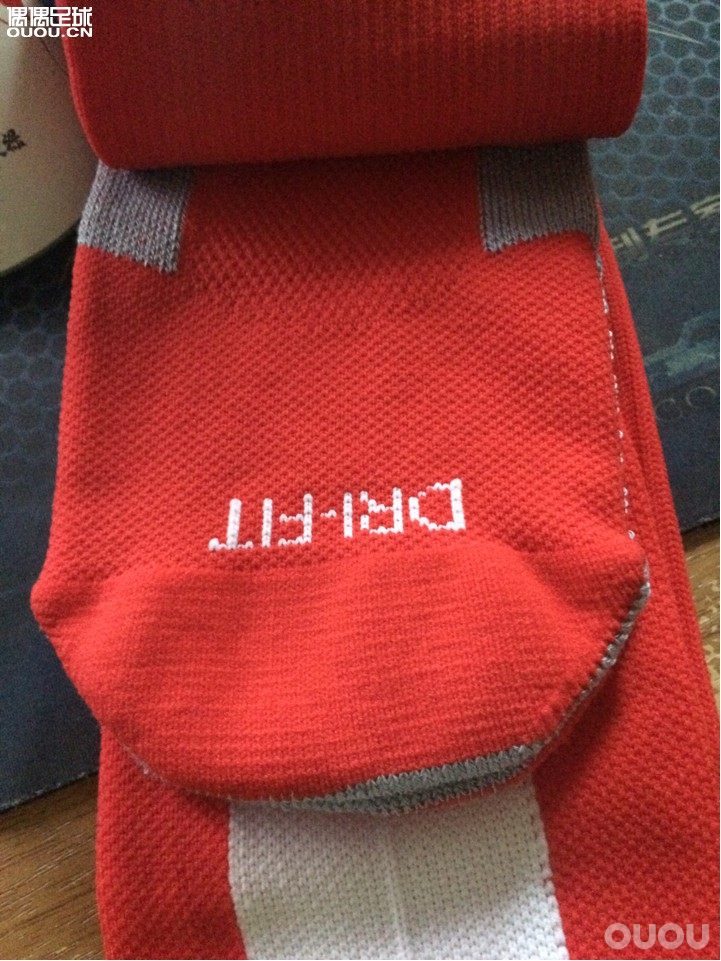 大神们来帮帮忙 不知道精英球袜有办法看真假不