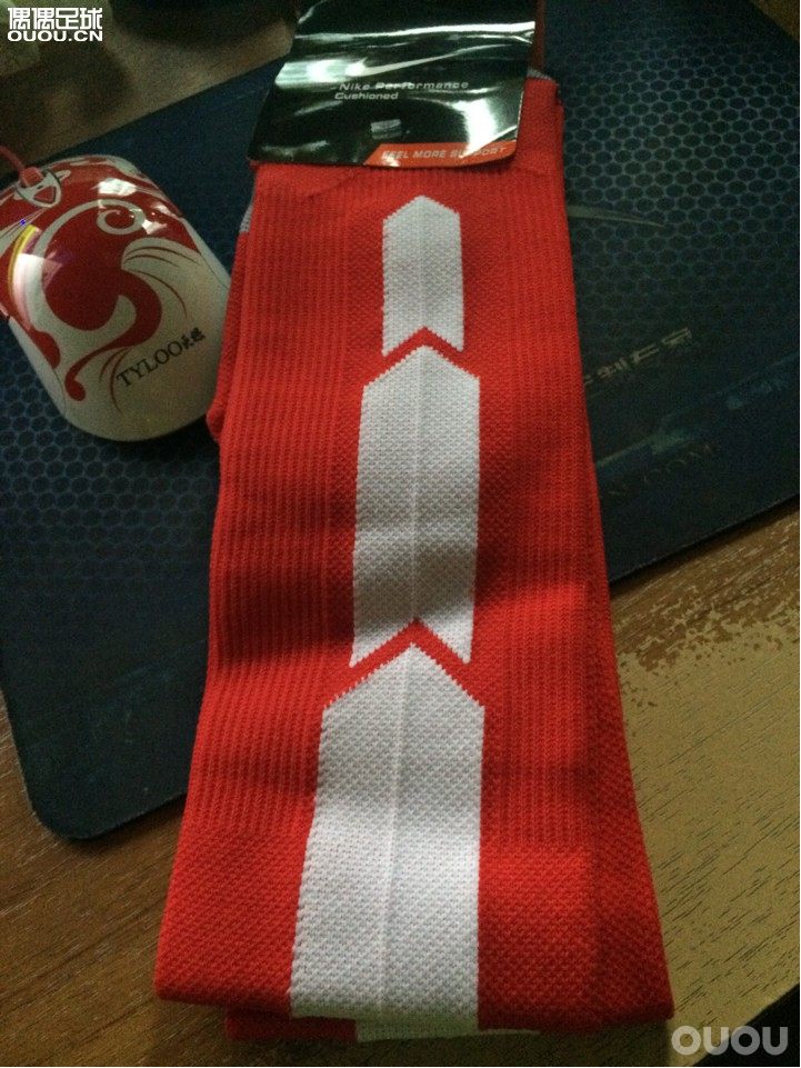 大神们来帮帮忙 不知道精英球袜有办法看真假不