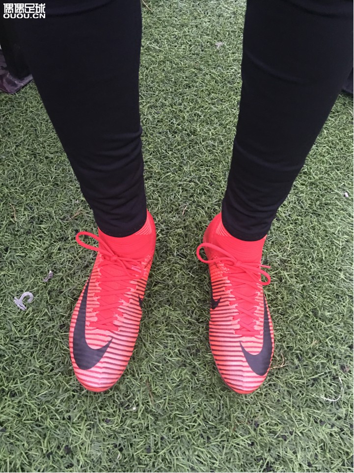 无足球不快乐,到重庆的第二天就来踢球,穿着我的小ID寻找快乐!